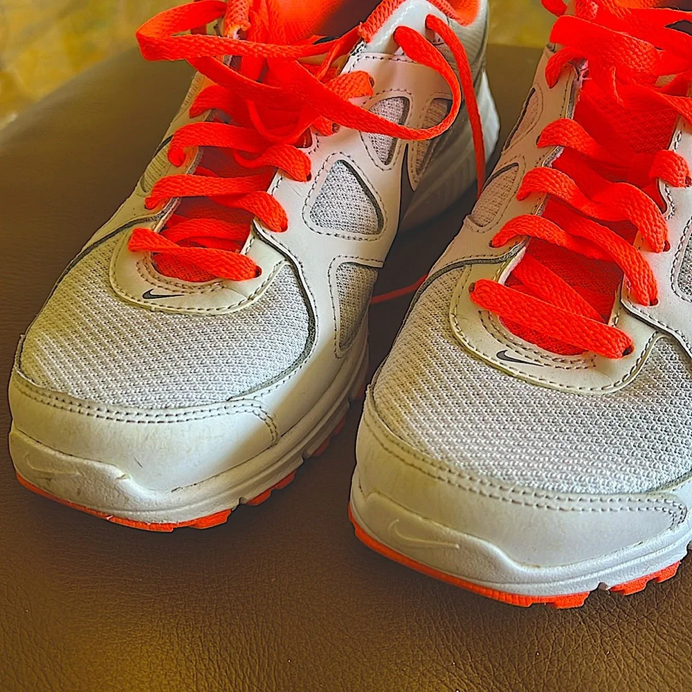 VTGExcellentConditionNike REVOLUTION Women8.ColorsCoral&White. HARDLY USED🌺🌼🌸 - Picture 6 of 8